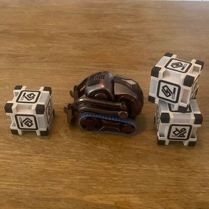 Cozmo robot with 3 blocks